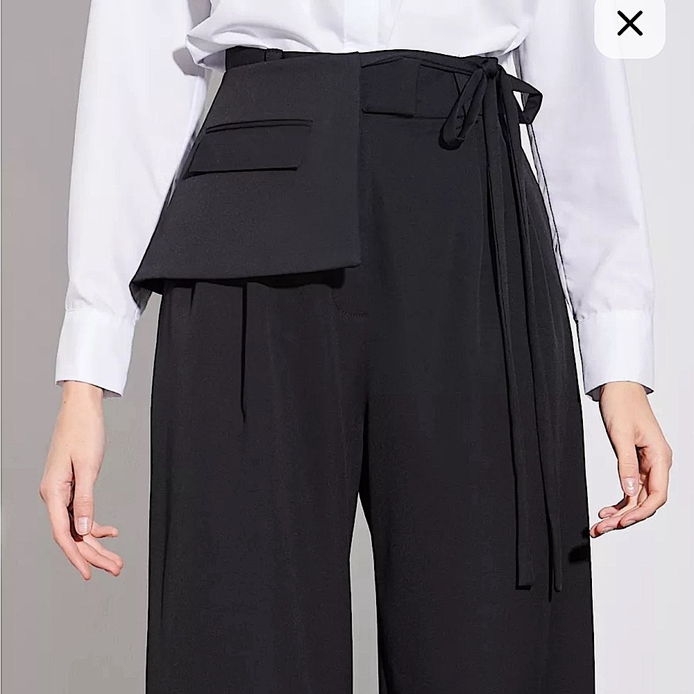 Chic Black Women's Belt with Pocket Detail